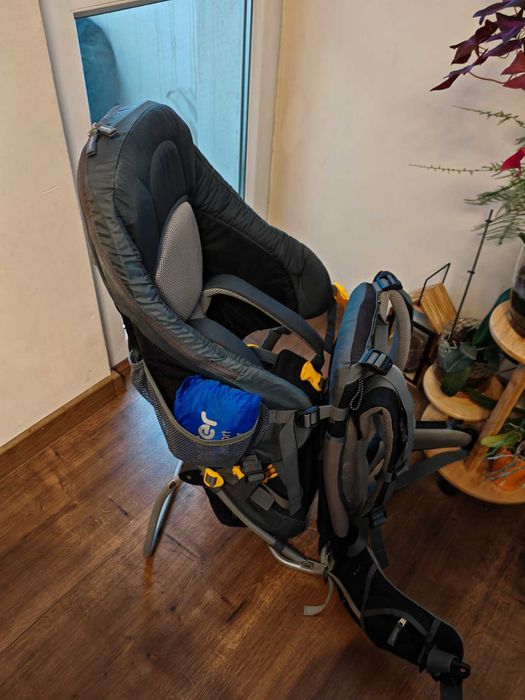 Туристическа раница за носене на дете Deuter Kid Comfort 3