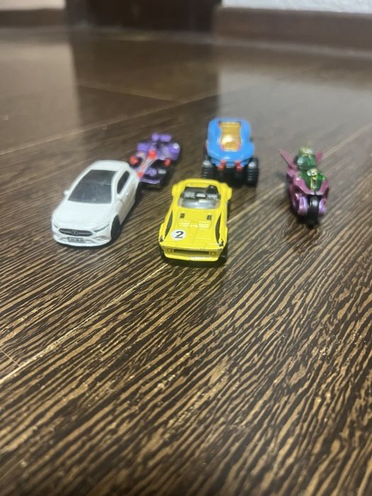 Набором Hot Wheels игрушки машинки