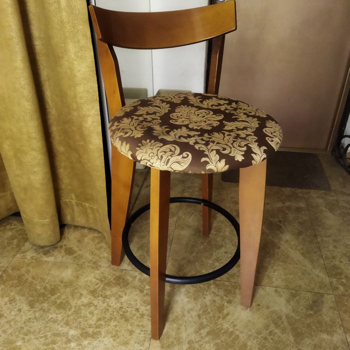 Продам барные стулья деревянныеб/ у