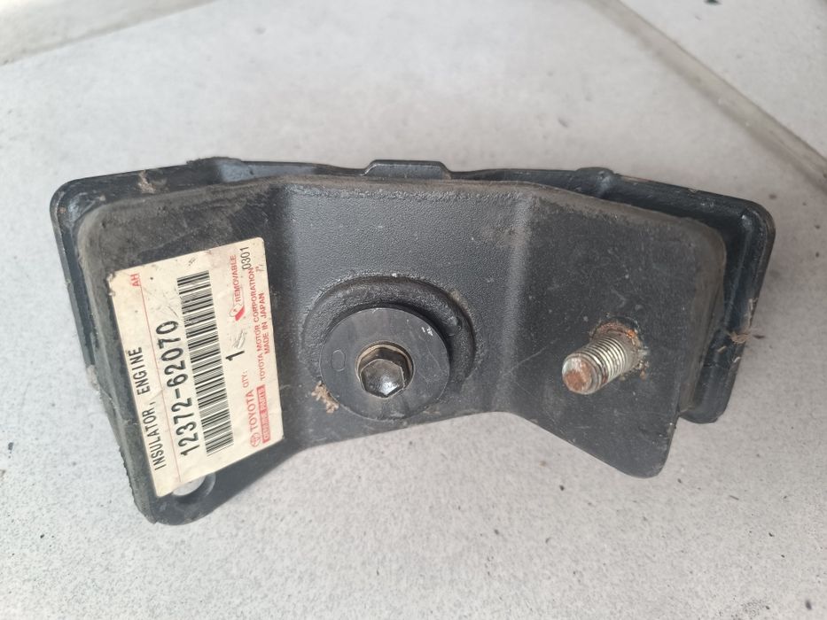 Подушки двигателя Toyota