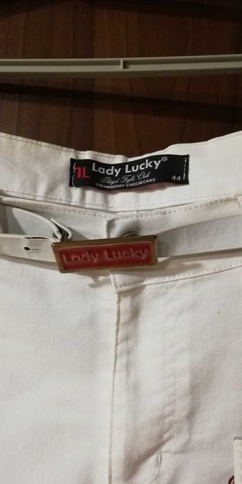 Чисто нови дамски дънки