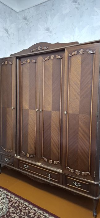 Продам стенку в зал в хорошем состоянии и шкаф (гардироб)