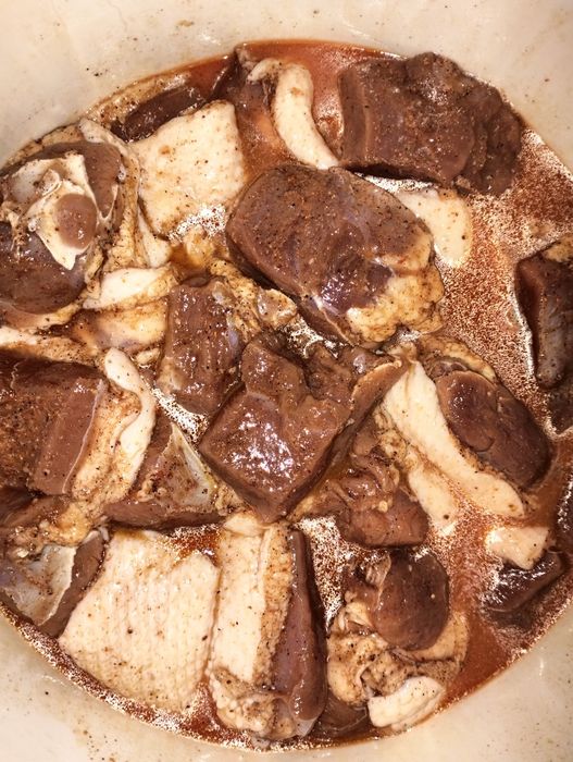 Маринованный шашлык из филе утки и куриных бёдер .