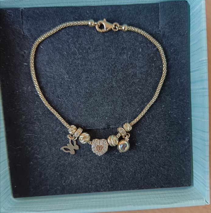 Продавам златна гривна пандора 14карата