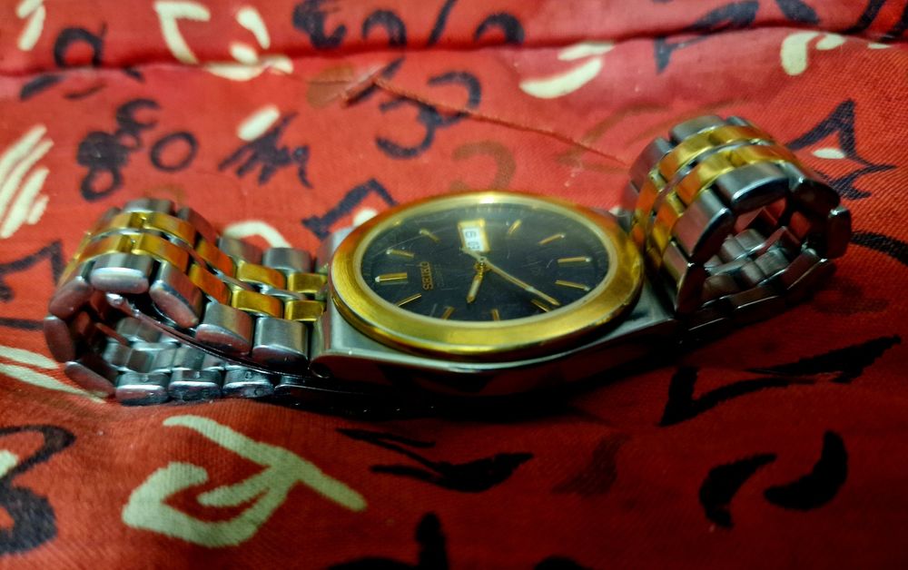 Часовник SEIKO quartz оригинален