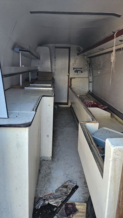 Специално пройзведена за прясна риба търговска каравана