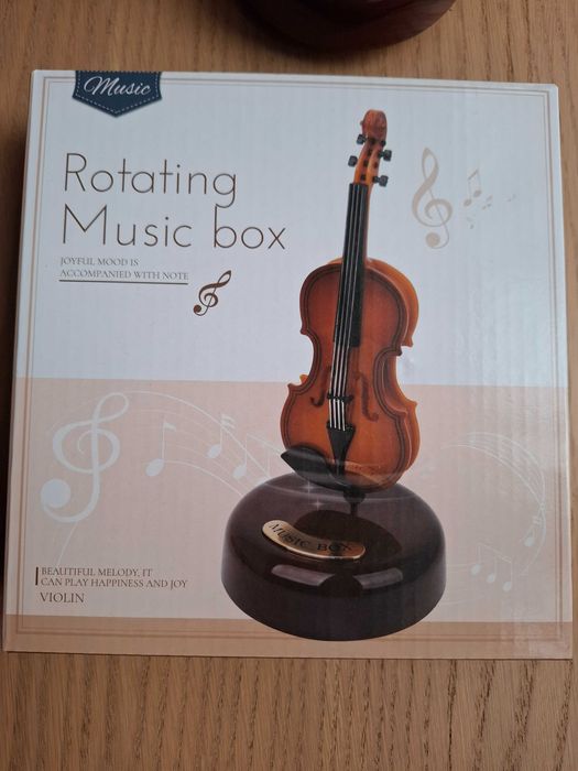 Нова въртяща се музикална кутия, цигулка