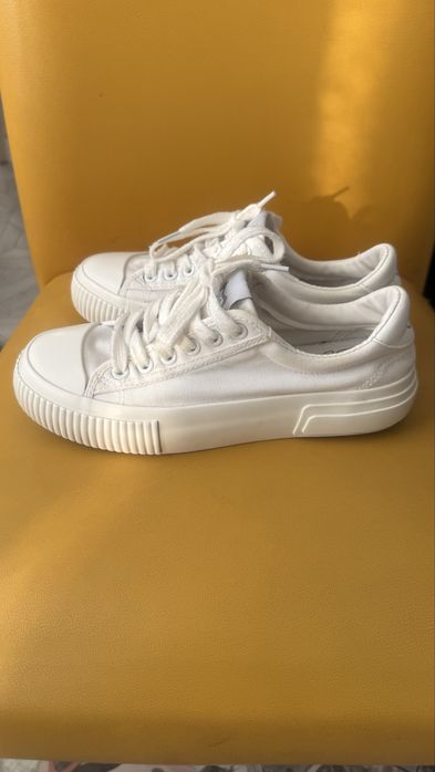 Кеды белые летние