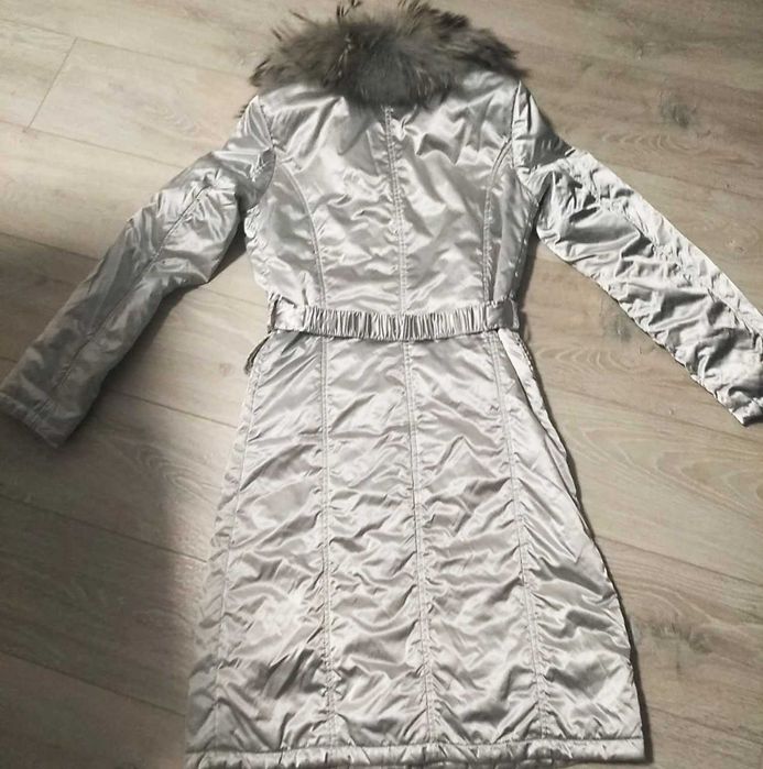 Palton cu guler din blană naturală de raton