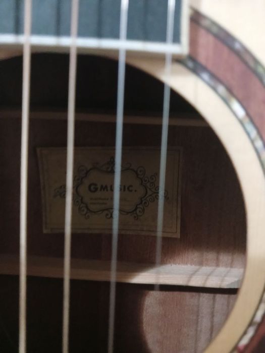 Гитара сотилади срочна