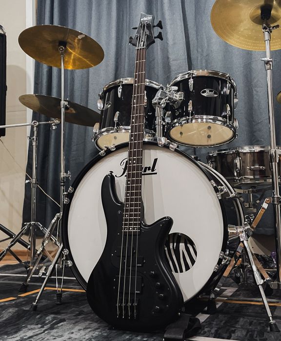 Электробас Schecter Stiletto Stealth 4