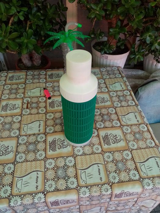 Термус 1.5л румънски  здрав без забележки.