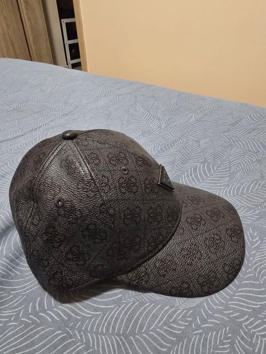 Шапка Guess - оригинална