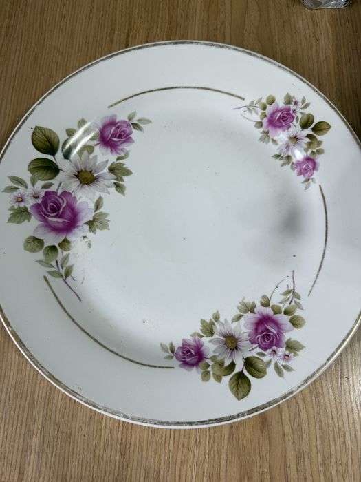 Фарфоровая тарелка