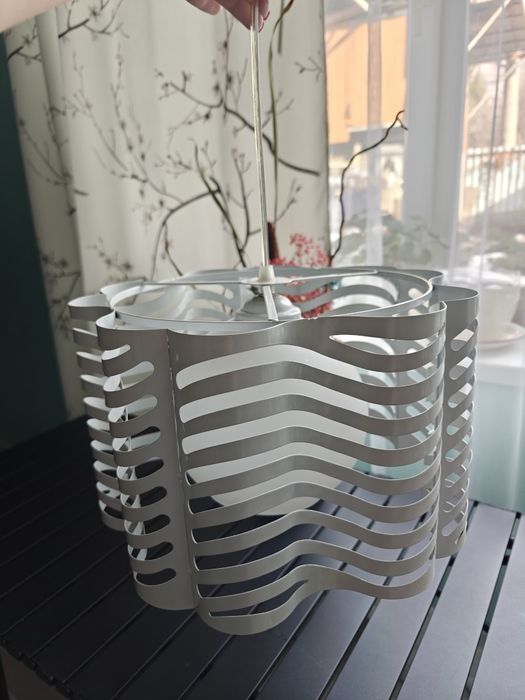 Продам люстру металлическую