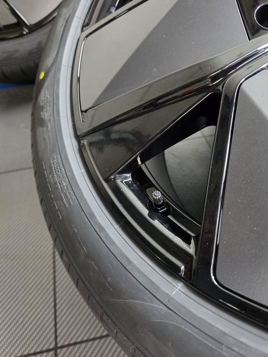 Оригинални VW TOUAREG R-LINE 21” LEEDS + PIRELLI P ZERO