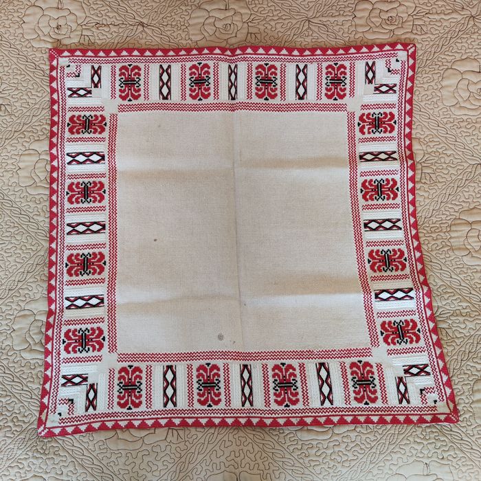 Ръчно бродирани карета и покривки