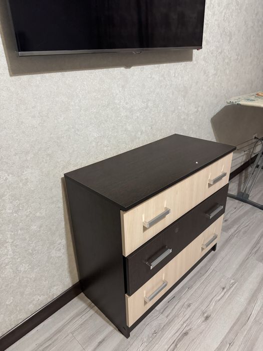 Шкаф четырехдверный и тумбы