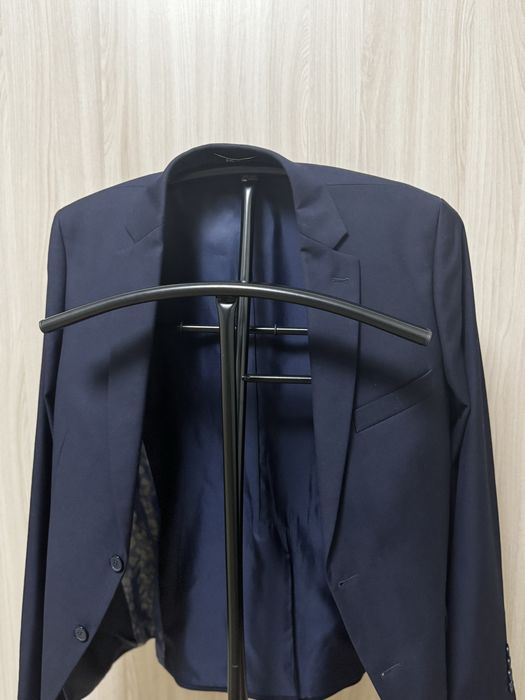 Продаётся мужской классический костюм тёмно-синего цвета