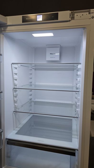 Хладилник с фризер Miele 2m