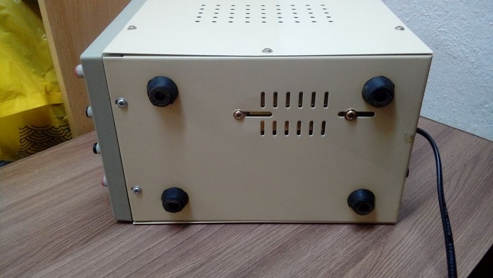 Блок питания лабораторный