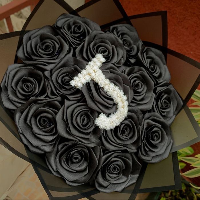 Buketlar lenta va sovunli gullardan