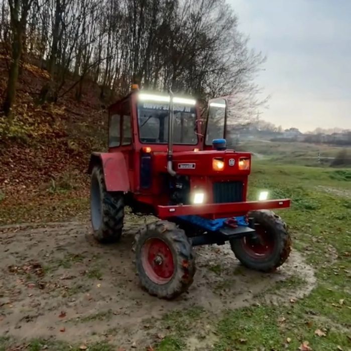 Vând tractor utb 650