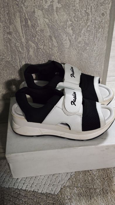 Сандали 37.5- 38 размер