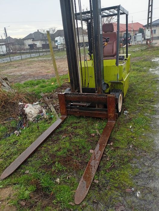 Stivuitor Clark de vânzare