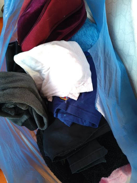 Отдам вещи  нуждающимся