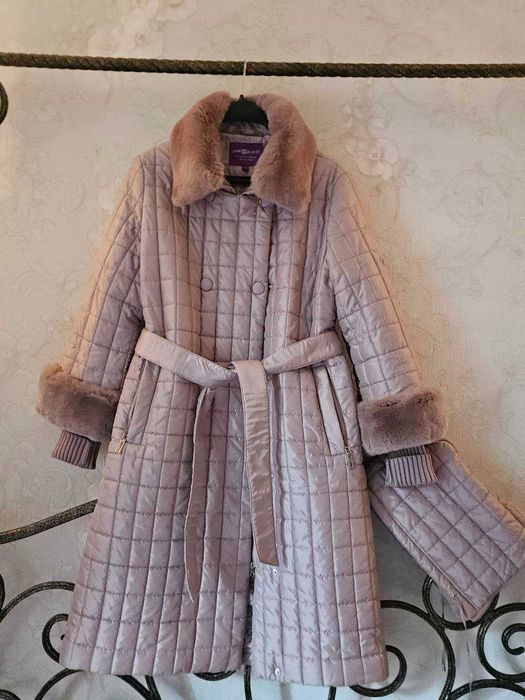 Стёганное  пальто  с  капюшоном