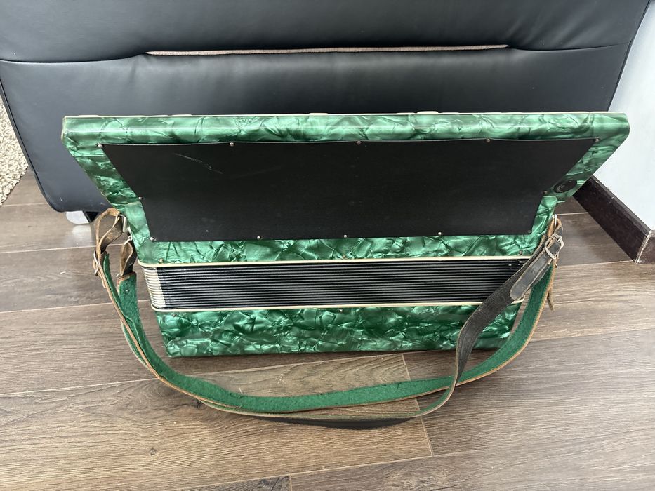 Acordeon nemtesc Weltmeister cu 120 de basi