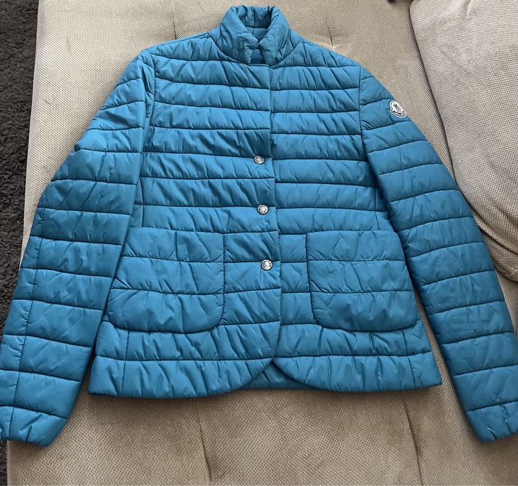 Пухено  преходно яке MONCLER