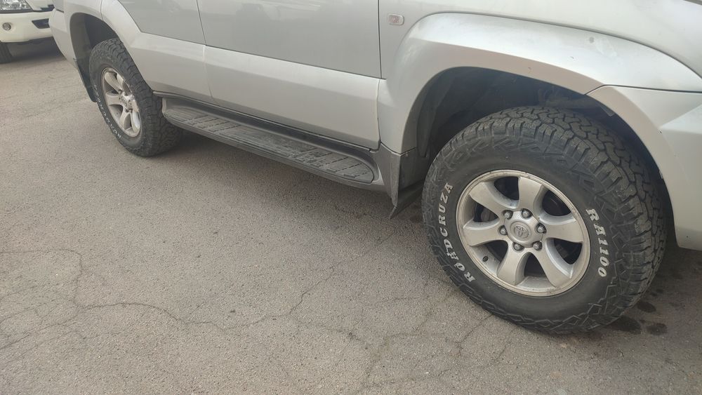 Продам резину на prado 120 AT 265/65 r17