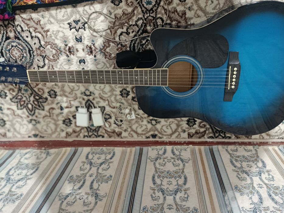 Gitara sotiladi 1 million 300 ming sum holati yangi ishlatilmagan!