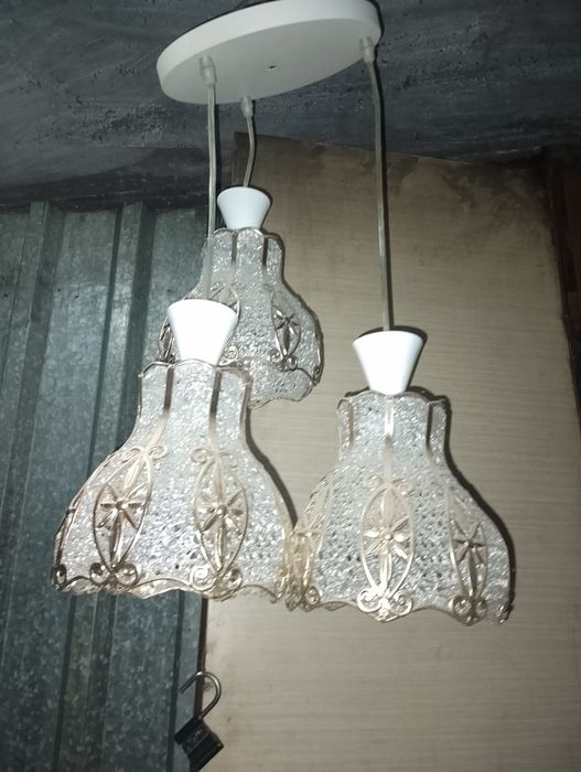 Продается люстра