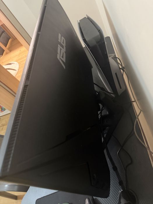 ASUS TUF Gaming VG328QA1A- 32, 165Hz, перфектен