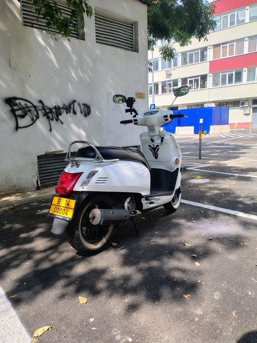 Scutere de inchiriat /scooter for rent // CU PERMIS