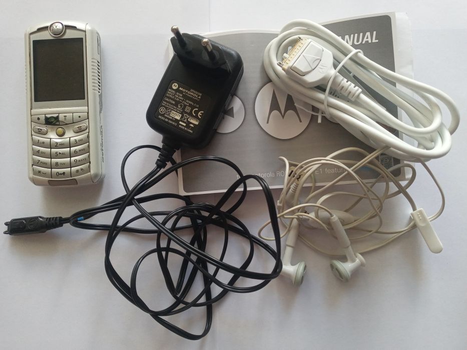 Кнопочный телефон Motorola ROKR E1