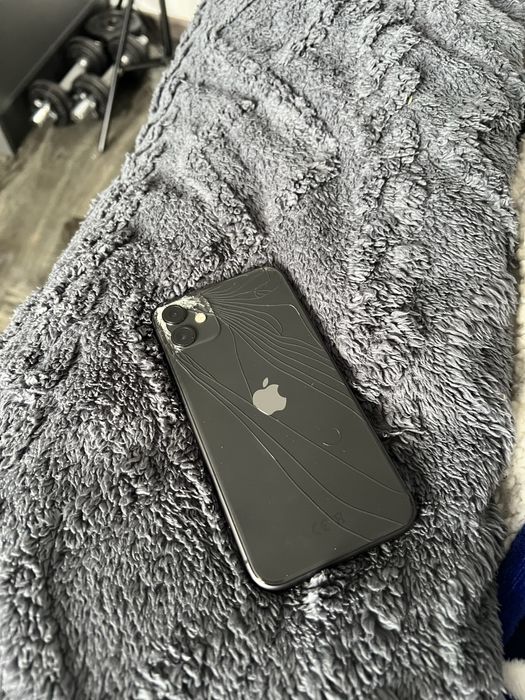 TeIefon phone 11 Negru pentru piese / reparat .