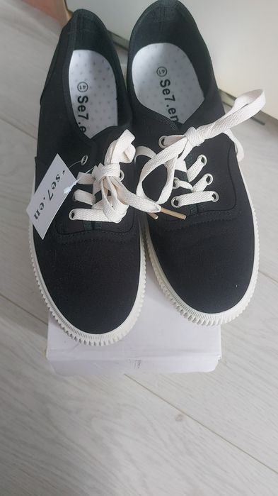 Oferta Nou Kalapod Tenesi negru cu alb, 41 Nou