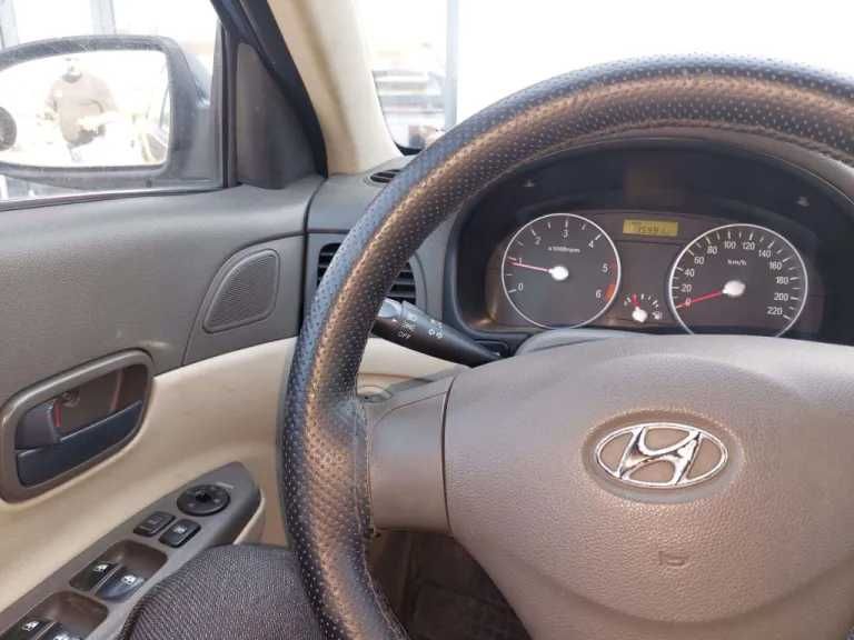 Hyundai Accent Albastru