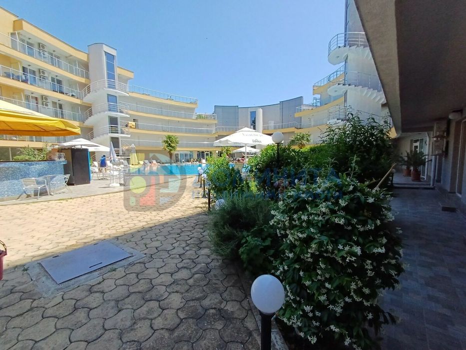 Просторен еднообемен апартамент на морския бряг.