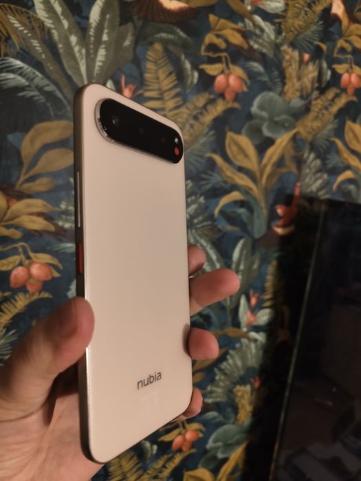 Nubia Air 256gb Desert Titanium CA iPhone 17 air subtire nou Garantie