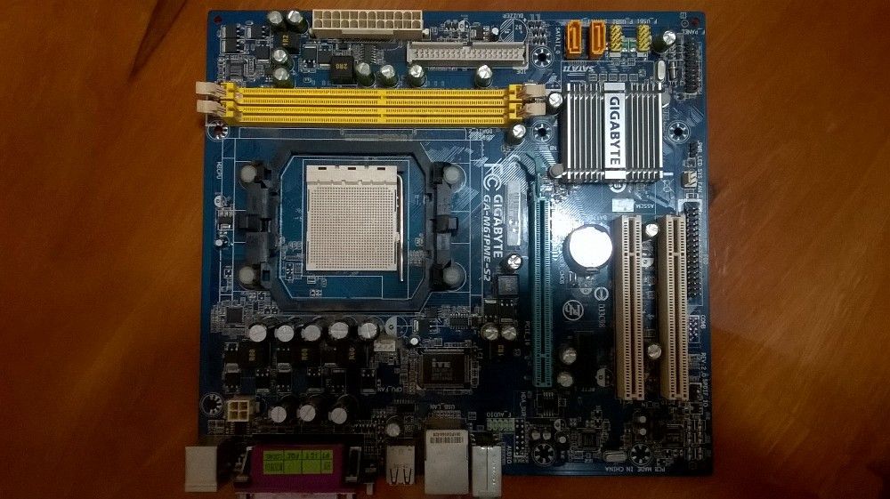 Placa baza GIGABYTE GA-M61PME-S2