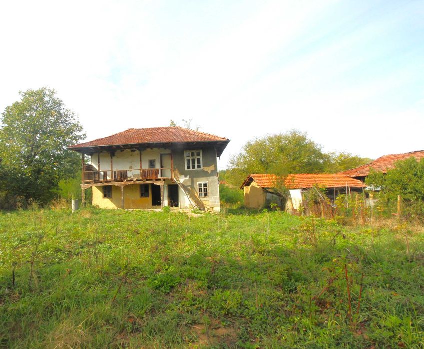 Двуетажна Възрожденска къща в с. Драгановци, общ. Габрово