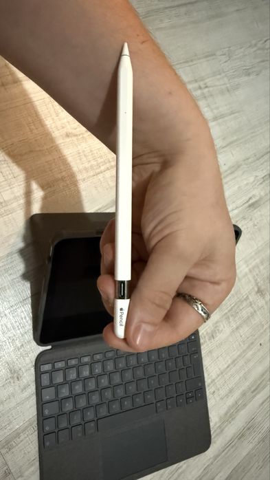 Ipad Air 5(2022) 64gb + Logitech Folio Touch cu Apple Pencil