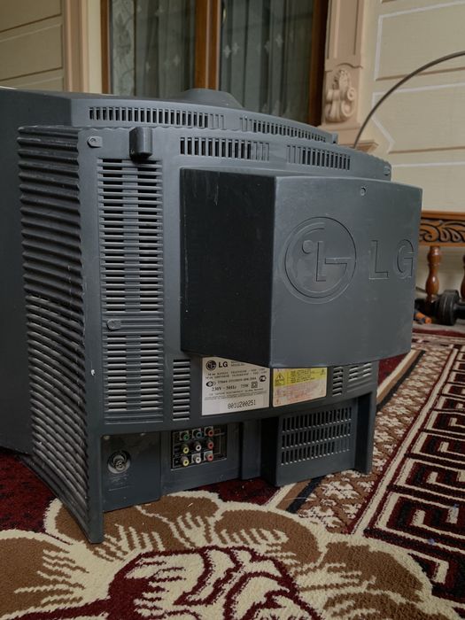LG televizor sotiladi srochna holati yaxshi ishlidi