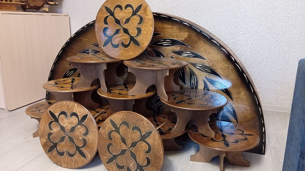 Продам столы с табуретками ручной работы