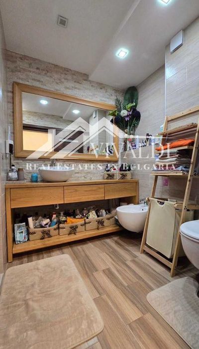 Продава се Тристаен апартамент в Варна, Център - 95 кв.м за 1557 €/кв.м - Снимка #14